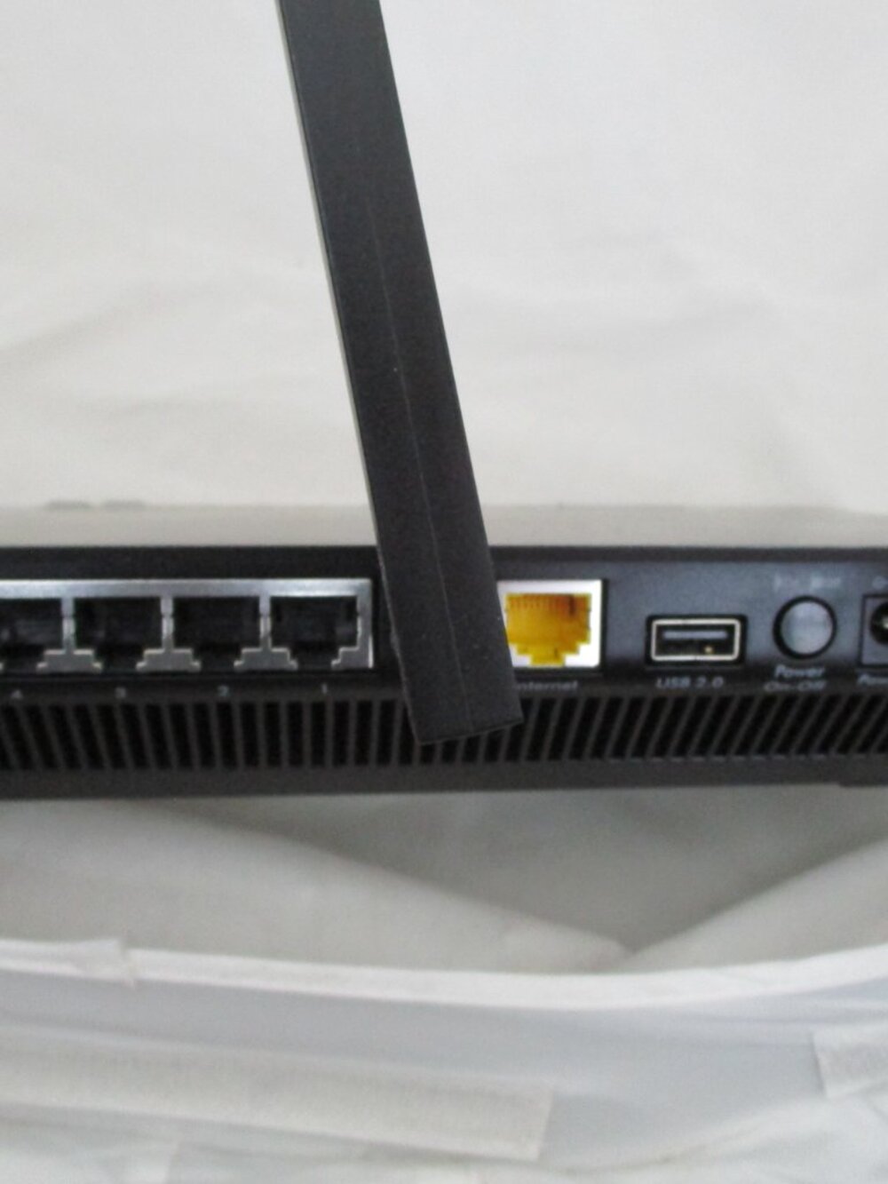 NETGEAR Nighthawk Wireless Smart Gaming WiFi Router AC2300 R7000P bundle Adapter - Picture 11 of 16